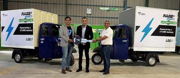 Pankaj Sharma, Uday Narang, Vikash Mishra with Rage+ RapidEV Pro electric three wheelers