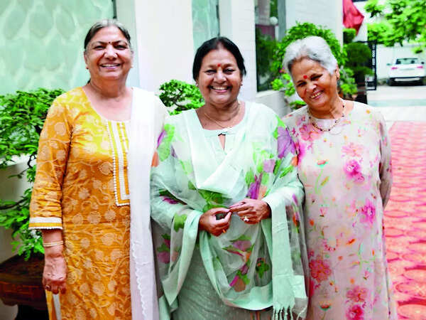 Saroj Malhotra , Saroj Rastogi and Usha Singh