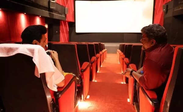 MK Stalin watches Iravin Nizhal with Parthiban