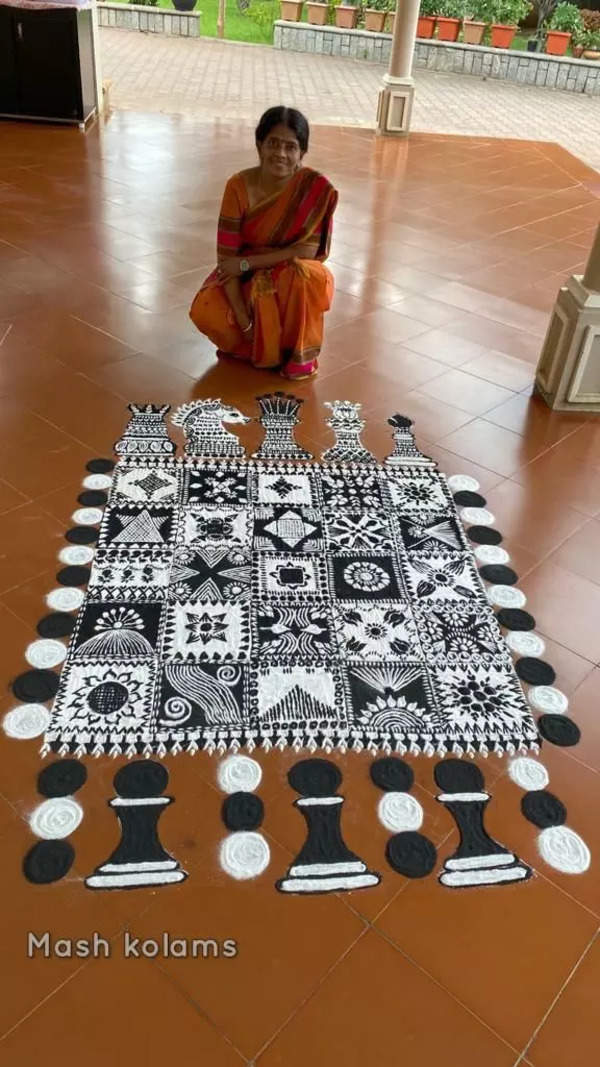 Black and white - Underwater chess in Chennai: Scuba divers play chess  under sea