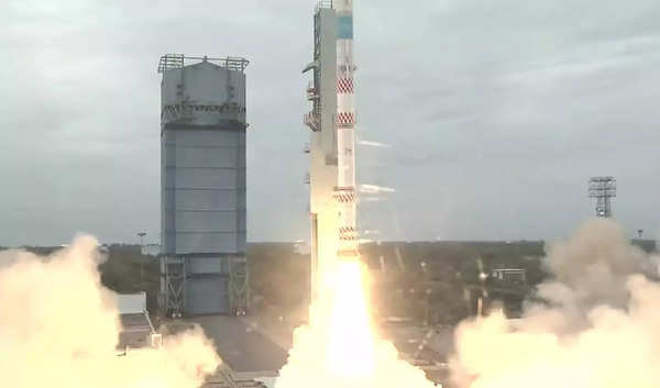 India's new rocket SSLV-D1 lifts off with 2 satellites.(photo_Isro_Twitter).
