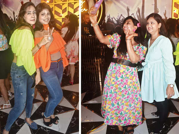 (L) Chandani and Kanchan (R) Mansi Jindal and Anjali Gupta