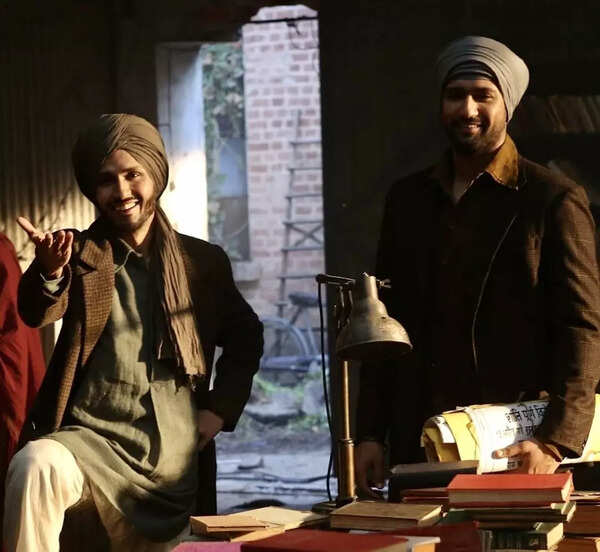 A still from Sardar Udham featuring Amol Parashar and Vicky Kaushal as Shaheed Bhagat Singh and Sardar Udham Singh respectively