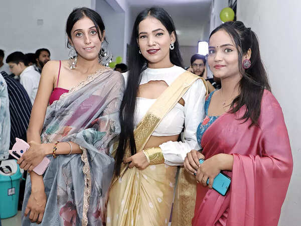 (L-R) Amrita, Khushi and Arushi Singh
