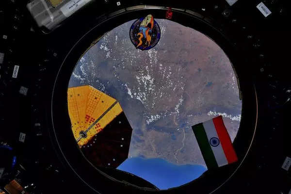 Tricolour-at-ISS (1)