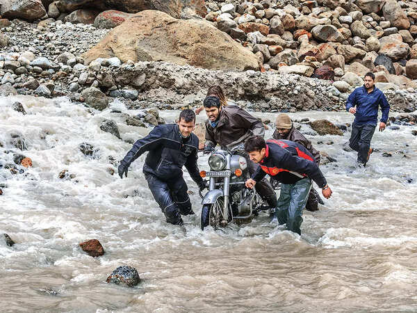 Travelling to the mountains? Stay safe on your monsoon trip with these tips