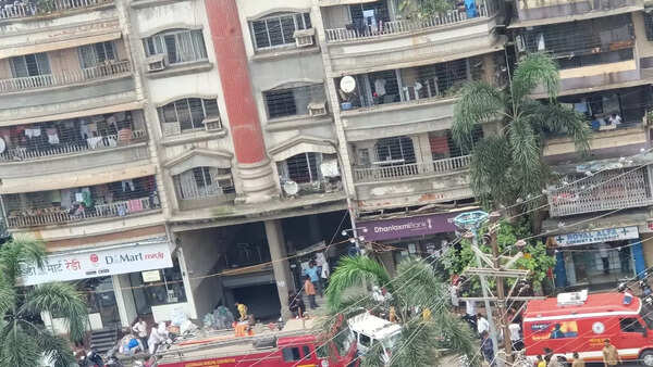 उल्हासनगर : भवन की मरम्मत के दौरान स्लैब गिरने से एक की मौत | ठाणे समाचार स्लैब 2