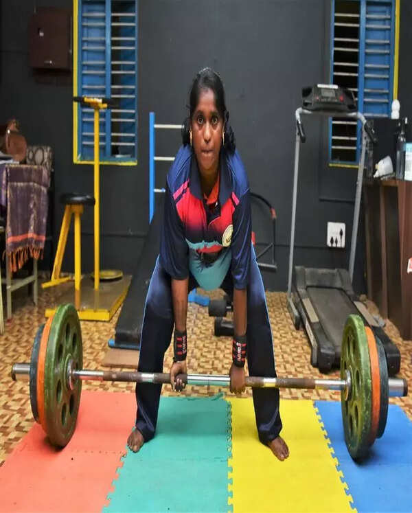 Helpturnedpowerlifter & daughter win medals in Tamil Nadu