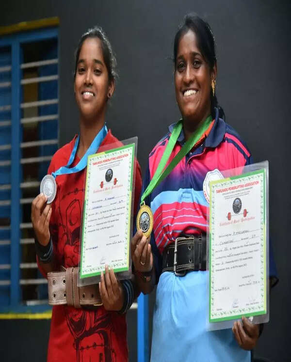 Helpturnedpowerlifter & daughter win medals in Tamil Nadu