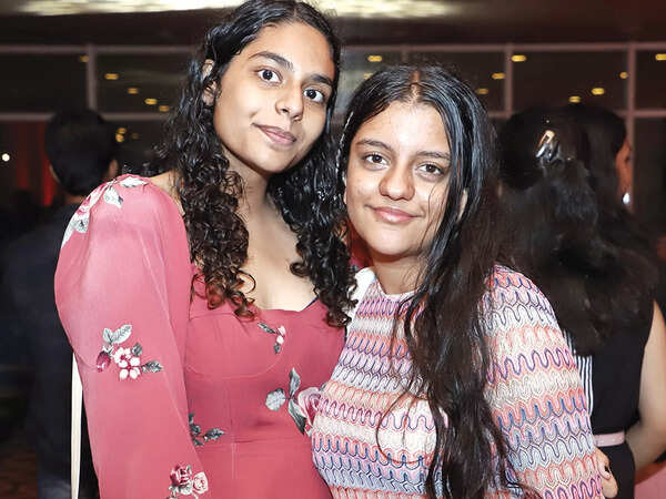 Vamika (L) and Kashvi