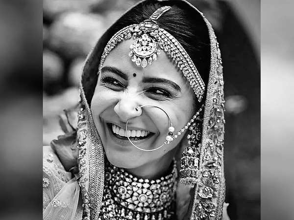 Anushka Sharma Is The Desi Girl Of Your Dreams In This Sari! | MissMalini