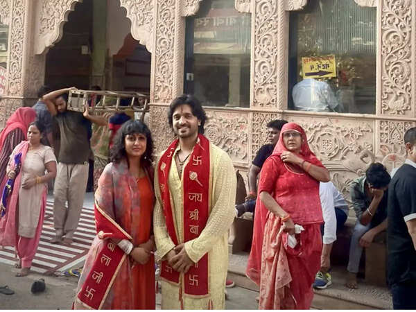 Aashiesh Sharrma with wife Archana