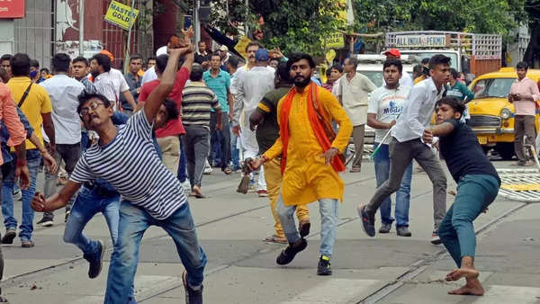 Kolkata, India. 22nd Mar, 2023. People walk on a busy street in Kolkata  while pants are being hanged above the street for drying purposes. (Credit  Image: © Dipayan Bose/SOPA Images via ZUMA