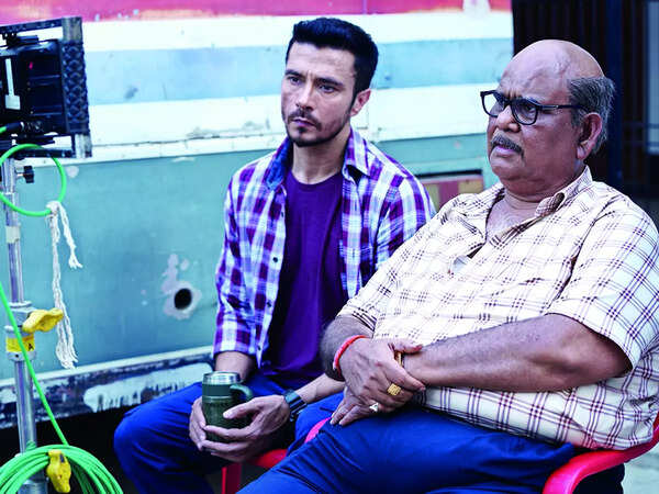 Satish Kaushik with Darshan Kumar while shooting a film in Lucknow (BCCL/ Aditya Yadav)