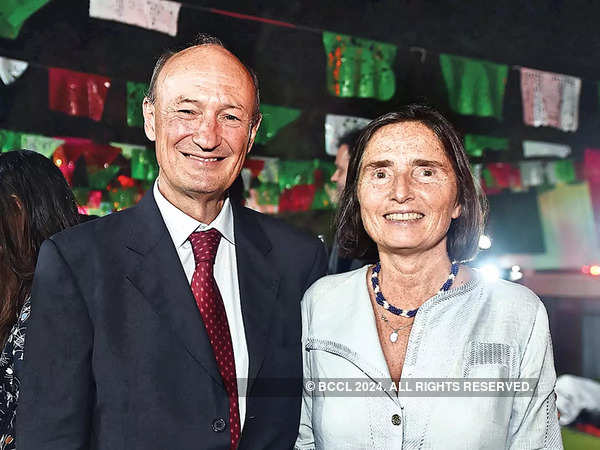 Embajador argentino Hugo Gobbi con la Dra. Beatriz Mollerach