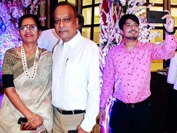 (L) Sanjeev and Madhu Sah (R) Sanskar Mehrotra