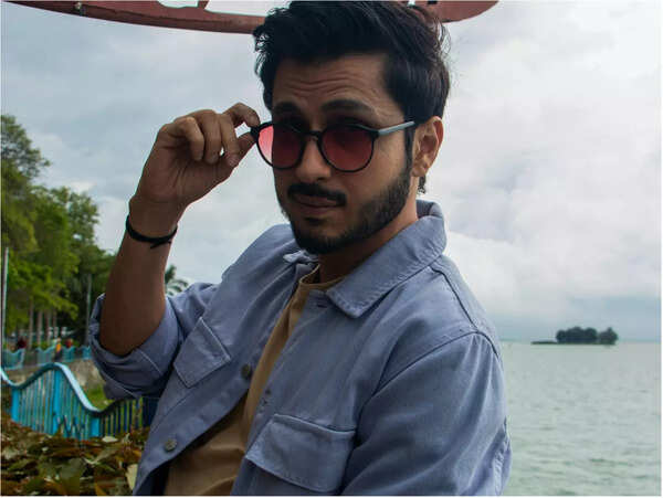 Actor Amol Parashar poses at Bhopal's Upper Lake for us