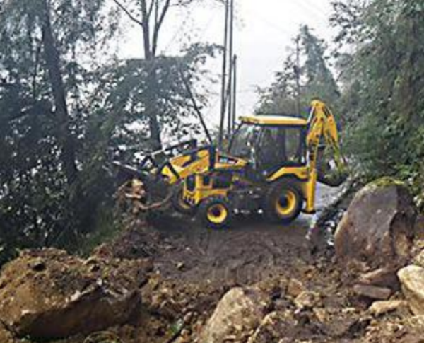 850 Sikkim tourists rescued after landslide, 70 take refuge in gurdwara