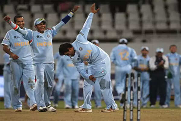 Embed-Uthappa-BowlOut-2210