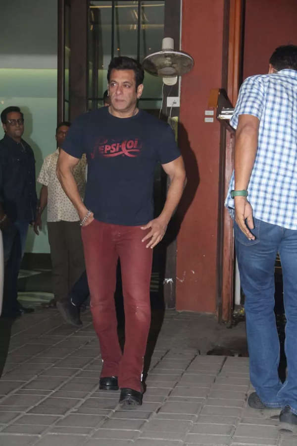 Salman Khan grabs eyeballs with his funky airport look, wears pants with  his face painted on
