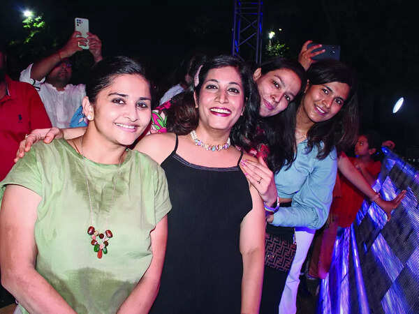 (L-R) Venu Nagar, Shivani Modi, Sonia Agrawal and Jyoti