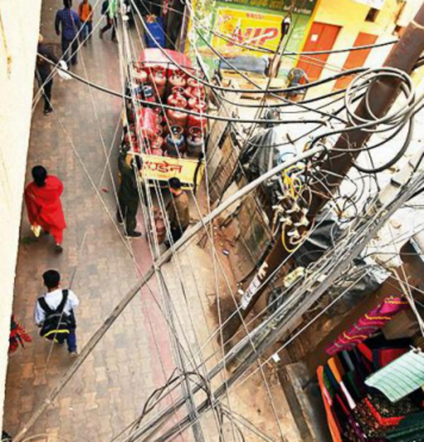 Oct 31 deadline over, MC starts removing loose, hanging cables