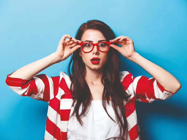 How to look pretty in glasses - Times of India