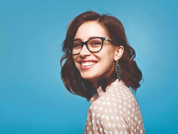 How to look pretty in glasses - Times of India