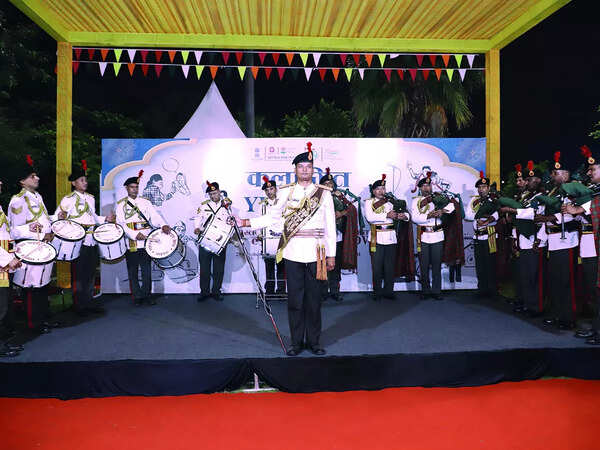 The band perfomance by the band of the SSB