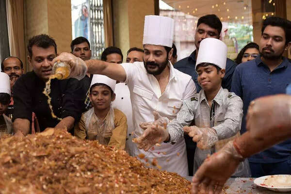 Grand cake mixing events kickstart Xmas festivities in Kolkata - Times ...
