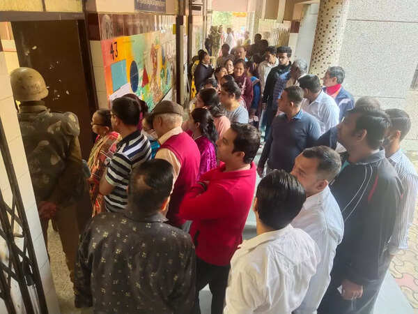 Polling station in Shalimar Bagh