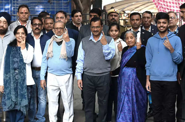 Delhi CM Arvind Kejriwal with his family members
