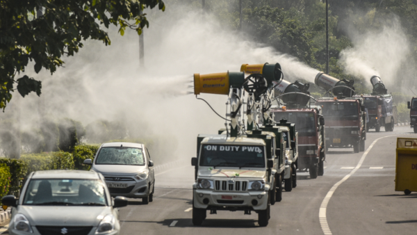 BS3 benzinli ve BS4 dizel araçlar, 'şiddetli' AQI nedeniyle Delhi'de yasaklandı