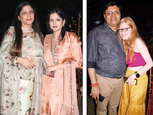 (Solda) Pooja Tandon ve Ronika (R) Ritesh ve Aannya