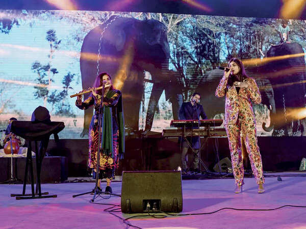 (L-R) Varijashree Venugopal, Ricky Kej and Nisa Shetty perform on stage