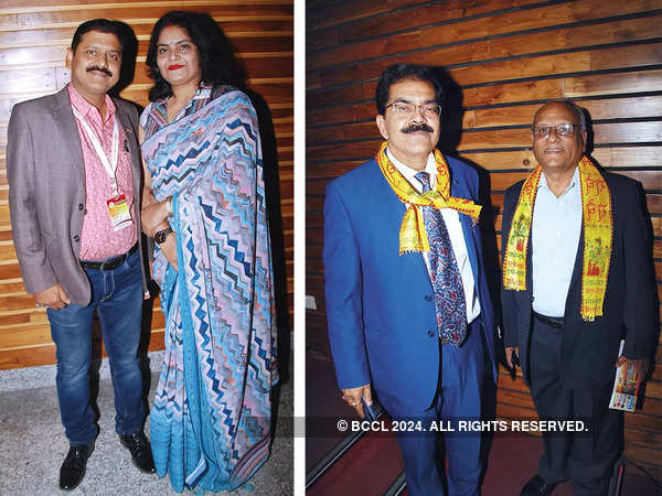 (L) Dr.  RN Singh ve Savita Singh (R) Dr.  Umesh Paliwal (solda) ve Kamal Trivedi