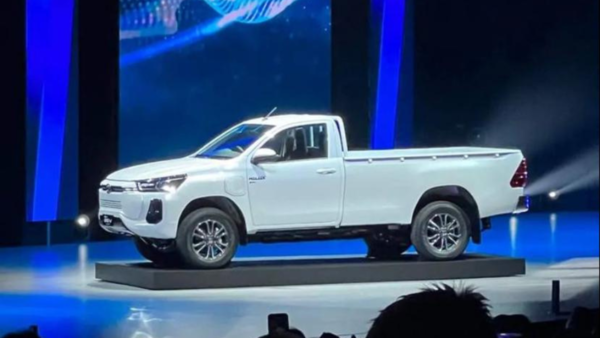 Toyota Hilux pick-up debut in India: Check out features, pre-booking price  - BusinessToday