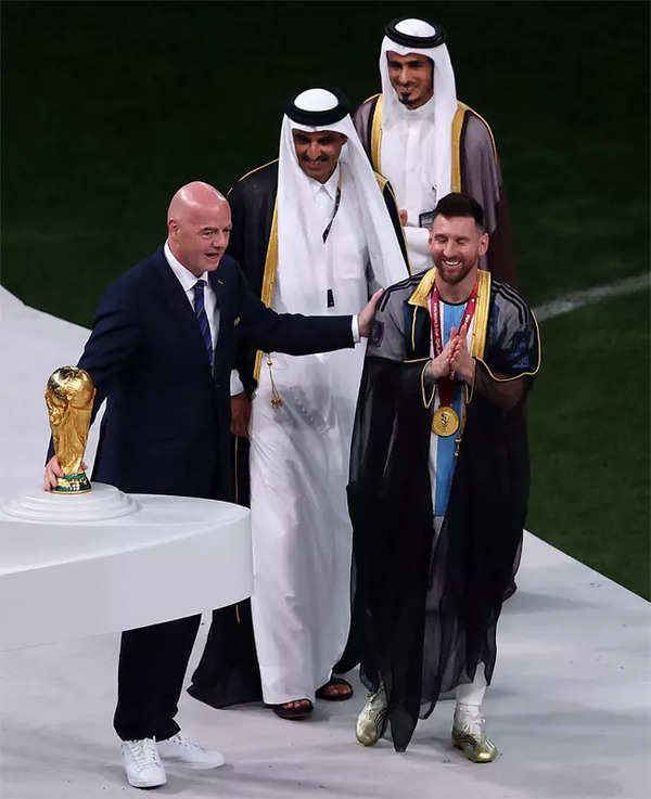 Lionel Messi made to wear traditional Arab robe for World Cup trophy lift