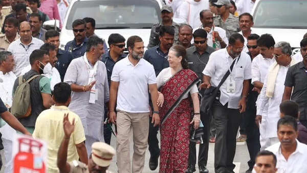 sonia-rahul-bharat-jodo-yatra (1).