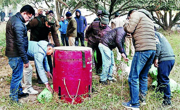 Pb, Hry CM'nin resmi konutlarının yakınında bomba bulundu