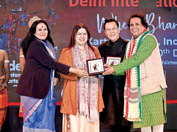 (L-R) Prathibha Prahlad, Meenakshi Lekhi, Ramli Ibrahim, Gajendra Panda