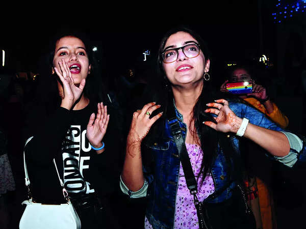 Vaishnavi Singh (L) and Isha Rizvi