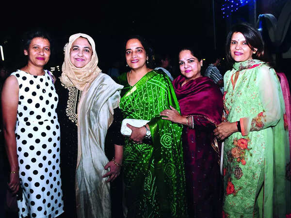 (L-R) Vandana Pande, Zeba, Uzma, Rashmi and Mrinalini