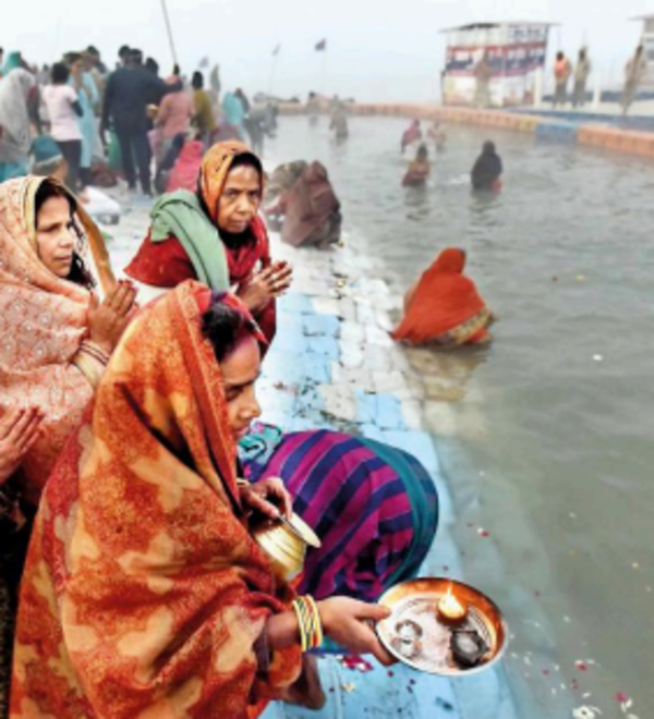 Magh Mela başlıyor, buz gibi Sangam'a 5 L daldırma