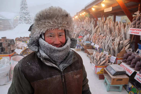 रूस का याकुत्स्क अत्यधिक उप-शून्य तापमान से प्रभावित है