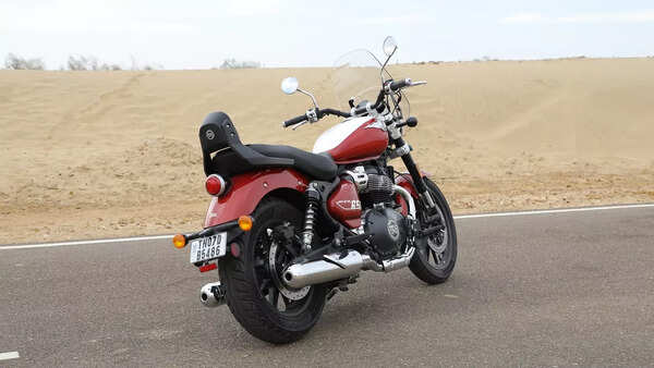 royal enfield super meteor 650 review back rest