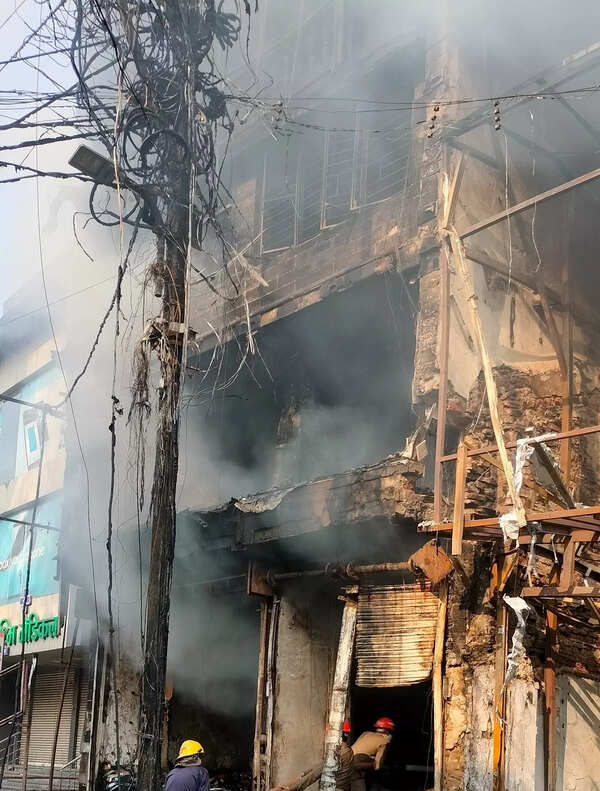Fire engulfs shops, houses in main market of Raipur, no casualties