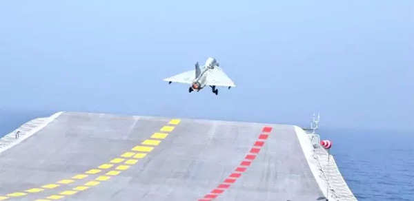 LCA and MiG-29K fighters begin flight tests from aircraft carrier INS Vikrant |  News from India