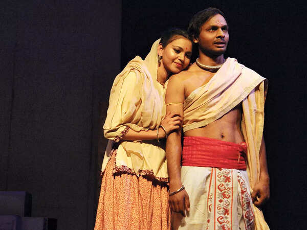 Mayuri Diwedi as Vaishali and Sadeep Dev as Karn in the play