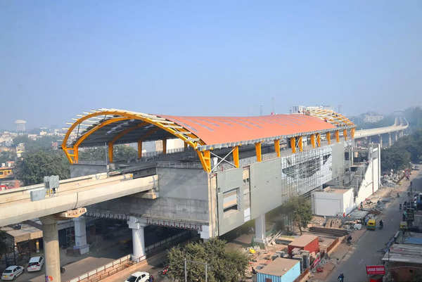 Agra metrosu yapım aşamasında
